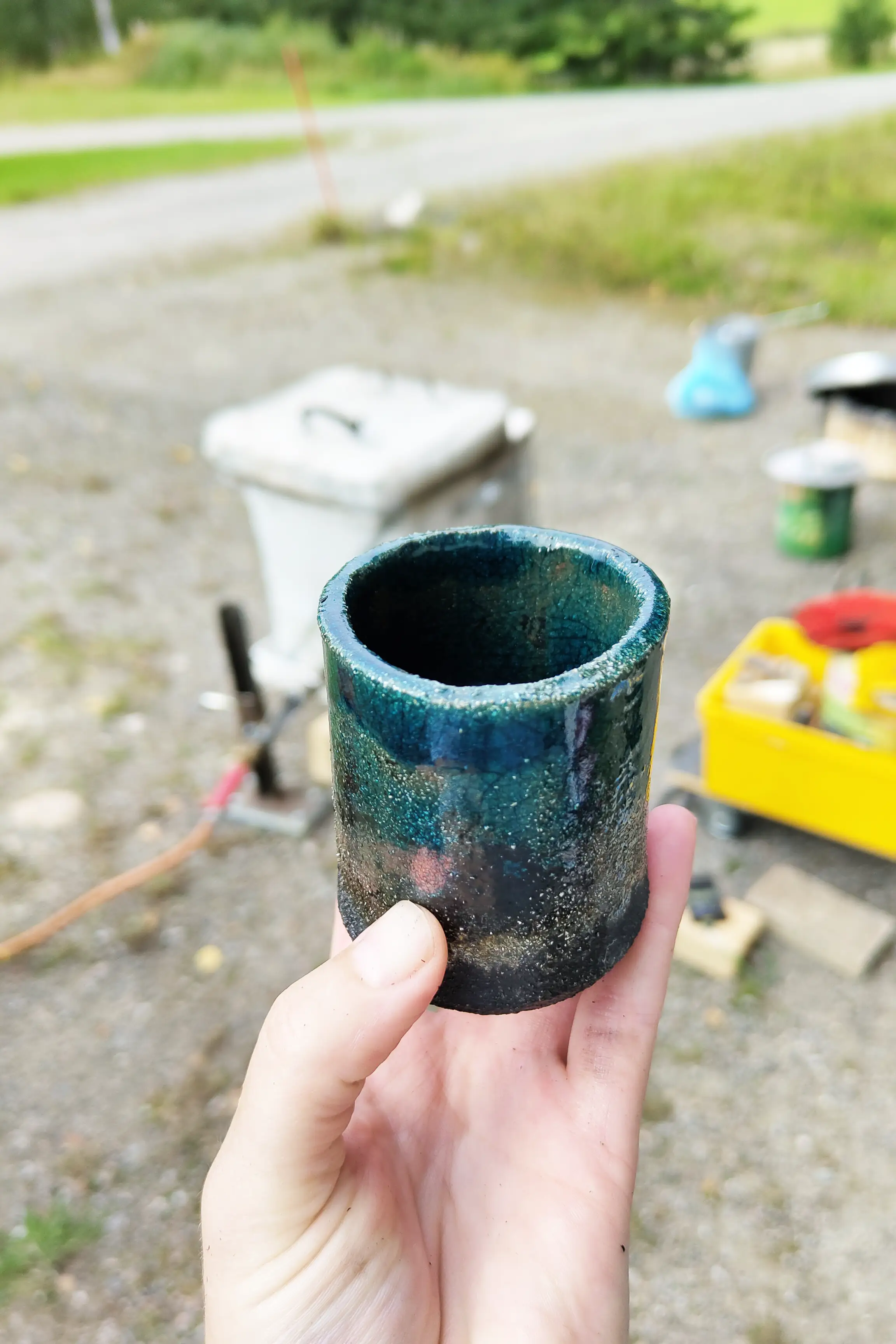 rakutekniikalla tehty kuppi